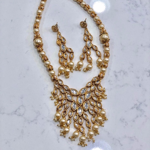 Gold Plated Kundan Necklace & Earring Set - Picture 2 of 3